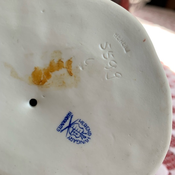 Traditional Hungarian ceramics. About 10 cm tall and are Herend brand. - Picture 2 of 2